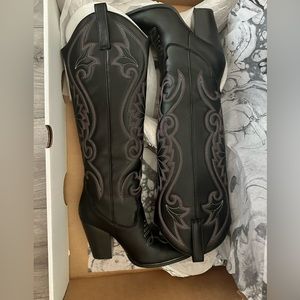 STEVE MADDEN BLACK COWGIRL BOOTS
